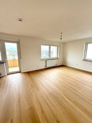 Erstbezug nach Sanierung: Schöne 2-Zimmer-Wohnung mit Balkon und Stellplatz