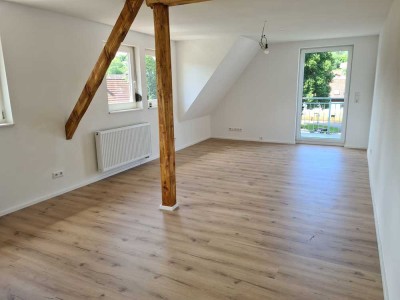 Attraktive 3-Zimmer-Dachgeschosswohnung mit Balkon und EBK in Waldachtal
