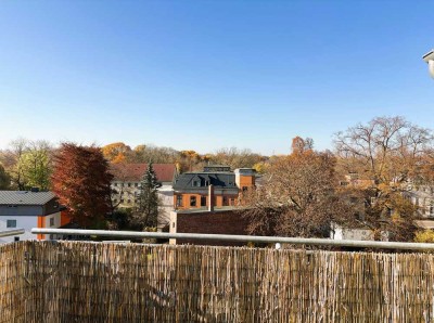 WOHNUNG MIT AUFZUG, S/W - BALKON & STELLPLATZ IN ZENTRALER LAGE !