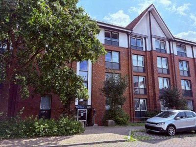 Einziehen & Wohlfühlen: Helle 3 Zi.- ETW mit Balkon, Einbauküche, Fahrstuhl  & TG-Stellplatz