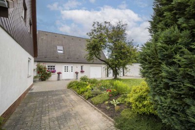 Viel Platz und Potential: Paket aus 2 Einfamilienhäusern mit Garten und Garage in Stralsund