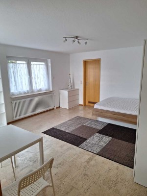 Möbilierte 1-Zimmer-Erdgeschosswohnung mit Terasse und Einbauküche in bester Lage (Lerchenbuckel)