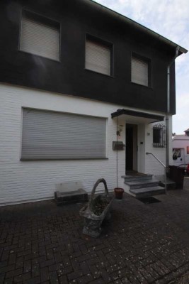 Renovierungsbedürftiges EFH in ruhiger Lage von MG-Bettrath