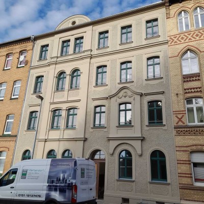 Erstbezug: Top-sanierte Zwei-Raum-Wohnung mit Balkon, Einbauküche und Fußbodenheizung