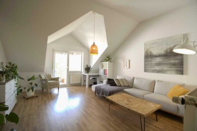 Stilvolle 2,5-Zimmer-Wohnung mit zwei Balkonen und luftiger Raumhöhe in Esslingen am Neckar-Zell