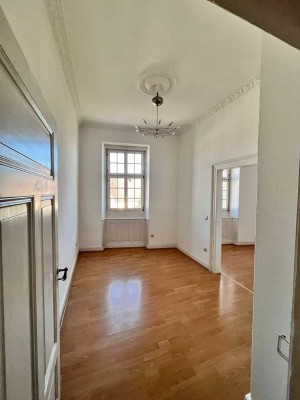 Sehr schöne Altbauwohnung in Zentraler City-Lage / Nähe Stiftsplatz