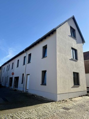 Neubau-DHH mit Klima & Photovoltaik