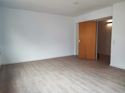 Großes Zimmer in renovierter Studentinnen WG // room in a renovated all-female student shared flat