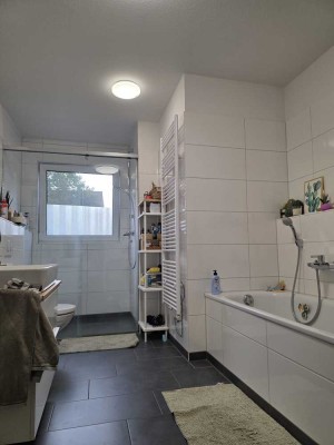 3 Zimmer Wohnung mit Einbauküche, Balkon, TG Stellplatz in guter Lage und ruhiger Nachbarschaft