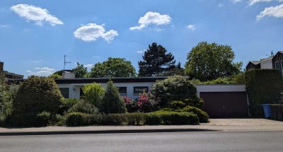 Bungalow mit riesigem 1.000 m² Grundstück in Lechenich