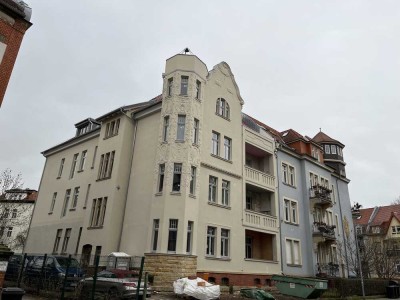 Stilvolle, geräumige 2-Zimmer-Wohnung mit Balkon und Einbauküche in Erfurt