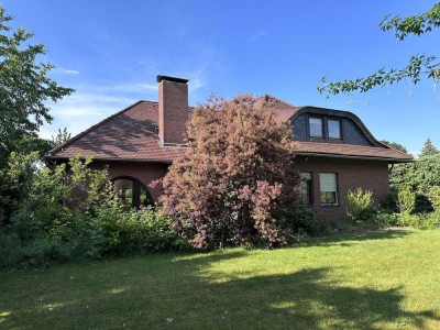 Einzigartige 8-Zimmer-Klinker-Villa (210m²) + 1.066m² Grundstück in Vecheldes Toplage zum Wachküssen