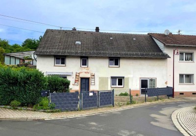 Nanzdietschweiler - Ehemaliges Bauernhaus mit Garage in ruhiger Lage