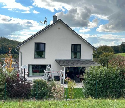 KFW-55 Einfamilienhaus mit Einliegerwohnung in Lautertal