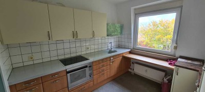 Gepflegte 3-ZW mit Balkon, EBK und Garage in Lengfeld!