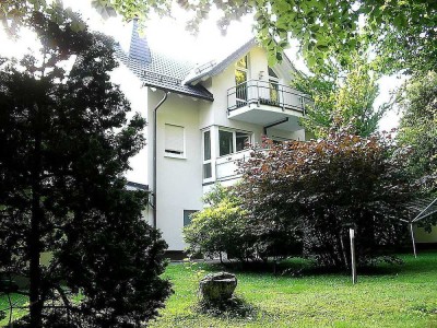 Ab 01.10.2025 in Heidberg: Sehr schöne Dachgeschoßwohnung mitten im Grünen,geringer Energieverbrauch