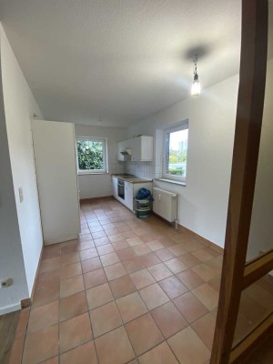 zwei Zimmerwohnung im Erdgeschoss mit Einbauküche und Terrasse