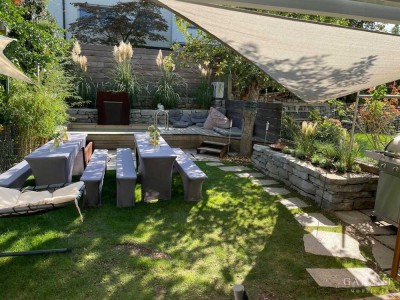 Modernes Reihenmittelhaus mit zwei Einzelgaragen in Zorneding