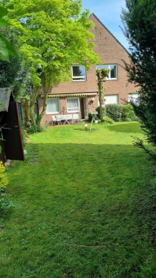 Zweifamilienhaus mit großem Garten in Kaarst Mitte