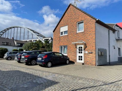 helle Wohnung mit Wintergarten, Loggia, Garten und Gartenhaus in Rheinnähe