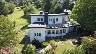 Architektonische Rarität in Panoramalage von Badenweiler „Bananendampfer“ mit Blick übers Rheintal