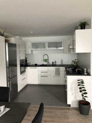 Helle 2 Zimmer Wohnung mit EBK