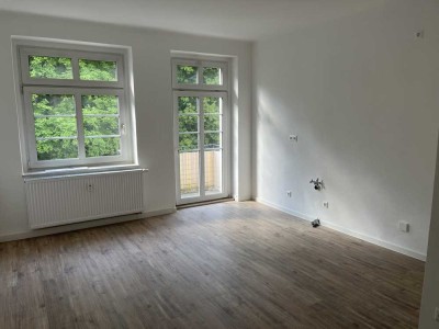 Große Wohnküche mit Balkon!  2-R-WHG wartet auf neue Mieter!
