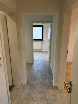 Frisch sanierte 3-Zimmer-Wohnung mit Balkon, Rheinblick und Gartenmitnutzung in Vallendar