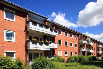Fünffamilienhaus und 5 Stellplätze