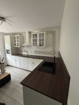 Renovierte 3 Zimmer Wohnung mit großem Balkon und Garten