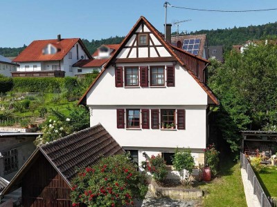 Einziehen & Wohlfühlen! Modernisiertes Einfamilienhaus im Stil eines historischen Fachwerkhauses