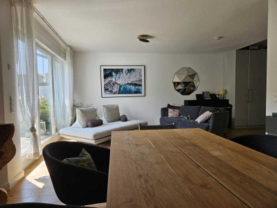 Charmante Maisonette-Wohnung mit Fußbodenheizung, Parkett & zwei Balkonen