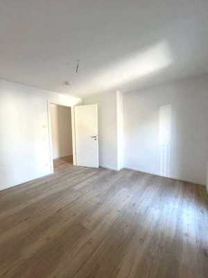 Lichtdurchflutete und charmante 3-Zimmer Wohnung mit Dachterrasse! **Neubau**