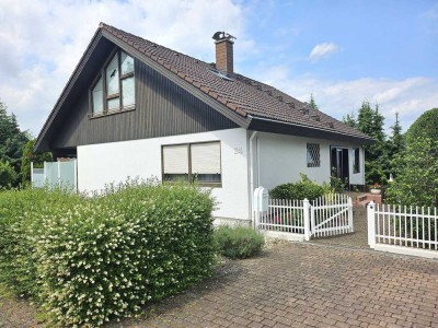 Ockenheim - Großzügiges Einfamilienhaus mit Einliegerwohnung in ruhiger Wohlfühl-Lage