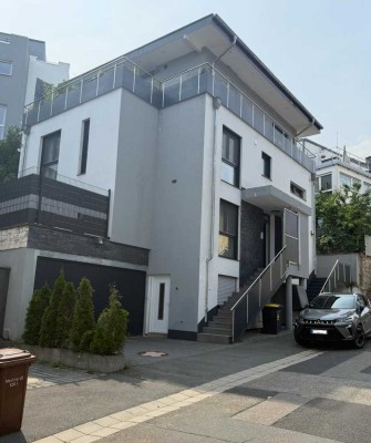 Teilmöbliertes Einfamilienhaus mit  Garage  & Terrasse statt Garten–in Bad Soden / Altenhain