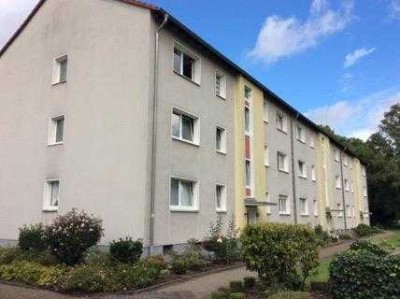 Helle und großzügige 2,5-Zimmer-Wohnung mit Balkon
