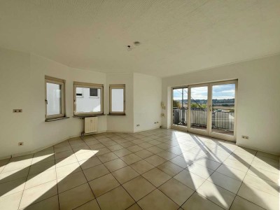 Lichtdurchflutete 3-Zimmer Wohnung mit Balkon und tollem Ausblick auf Neckartal