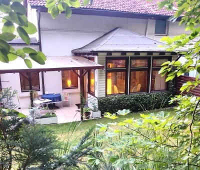 Verstecktes Gartenparadies im Innenhof – ruhig & charmant