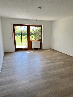 Renovierte, helle 2 Zimmer EG Wohnung, Terrasse