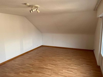 Helle 3-Zimmer Wohnung mit EBK und Balkon in Fellbach