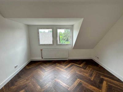 Erstbezug nach Sanierung 2-Zimmer-Dachgeschoss-Wohnung