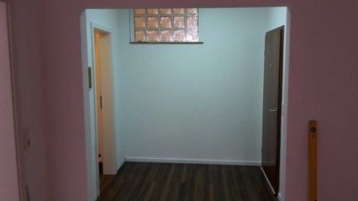 Schöne und modernisierte 4-Raum-DG-Wohnung mit Einbauküche in Zweibrücken