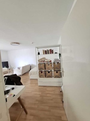 Nähe Wöhrder Wiese ! Hübsche 1-ZW, 38 m² Balkon, sep. kleine Küche, im 2.OG m. Aufzug
