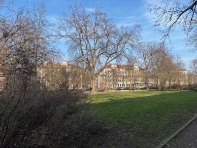 Gemütliche 3-Zimmer-Wohnung mit Aufzug direkt am schön begrünten Wiedebachplatz