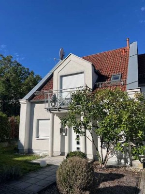 Geräumige 5-Zimmer DHH mit Garage in Nürnberg-Thon