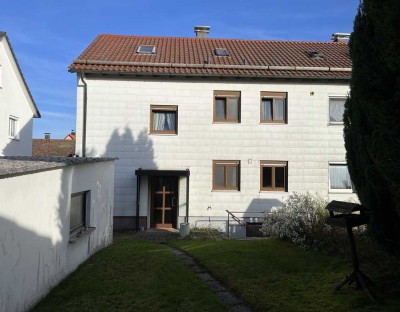 Attraktive Doppelhaushälfte mit Garage und großem Garten