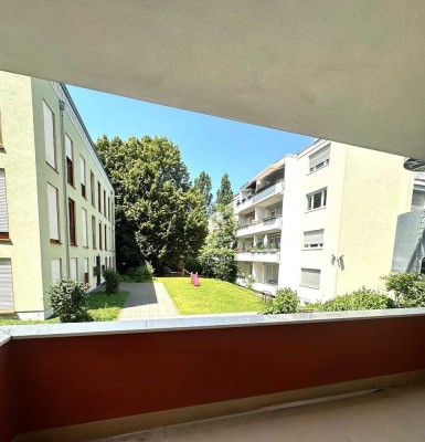 Neu saniert // herrlich helle Hochparterre-Wohnung // hochwertig // ruhig