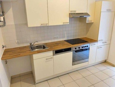 Heller 2 ZIMMER-Altbau, ruhiger Balkon 3,5m², extra Küche möbliert, Bad mit Dusche / WC und Fenster!