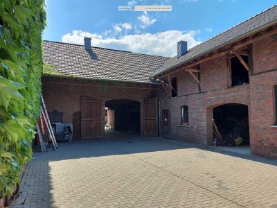 Bauernhof auf  16.802 m² Grundstück, ein Traum für jeden Pferdeliebhaber   mit 2 getrennte Häuser
