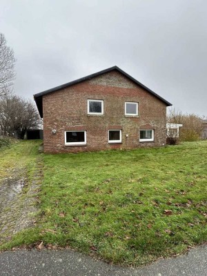 Grundstück mit Altbestand in Deichnähe wartet auf Ihre neue Idee !